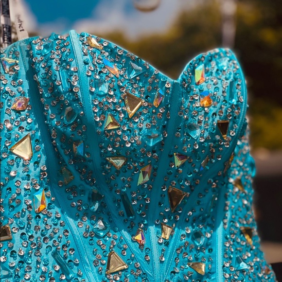 Blue Dress! - Picture 2 of 5